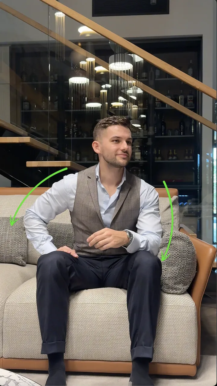 Open, upright, high-status body language
